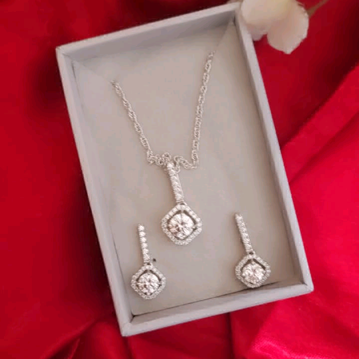 White Square Swarovski Silver Pendant Set 